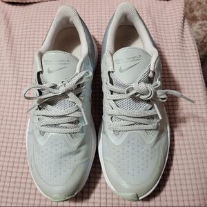 Nike White Low-Top Sneakers with Textured Fabric